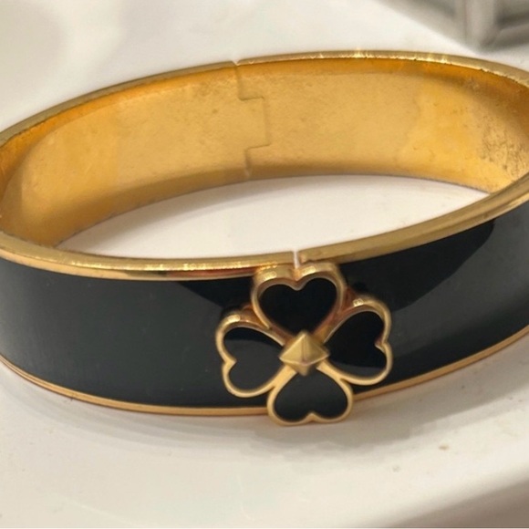 ♠️ 2 for 1 — Tee & bracelet- White & Yellow & black & gold bangle 🍍 Kate Spade - Picture 3 of 15